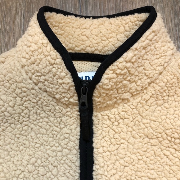 Old Navy Unisex Sherpa Zip Vest - Picture 9 of 17